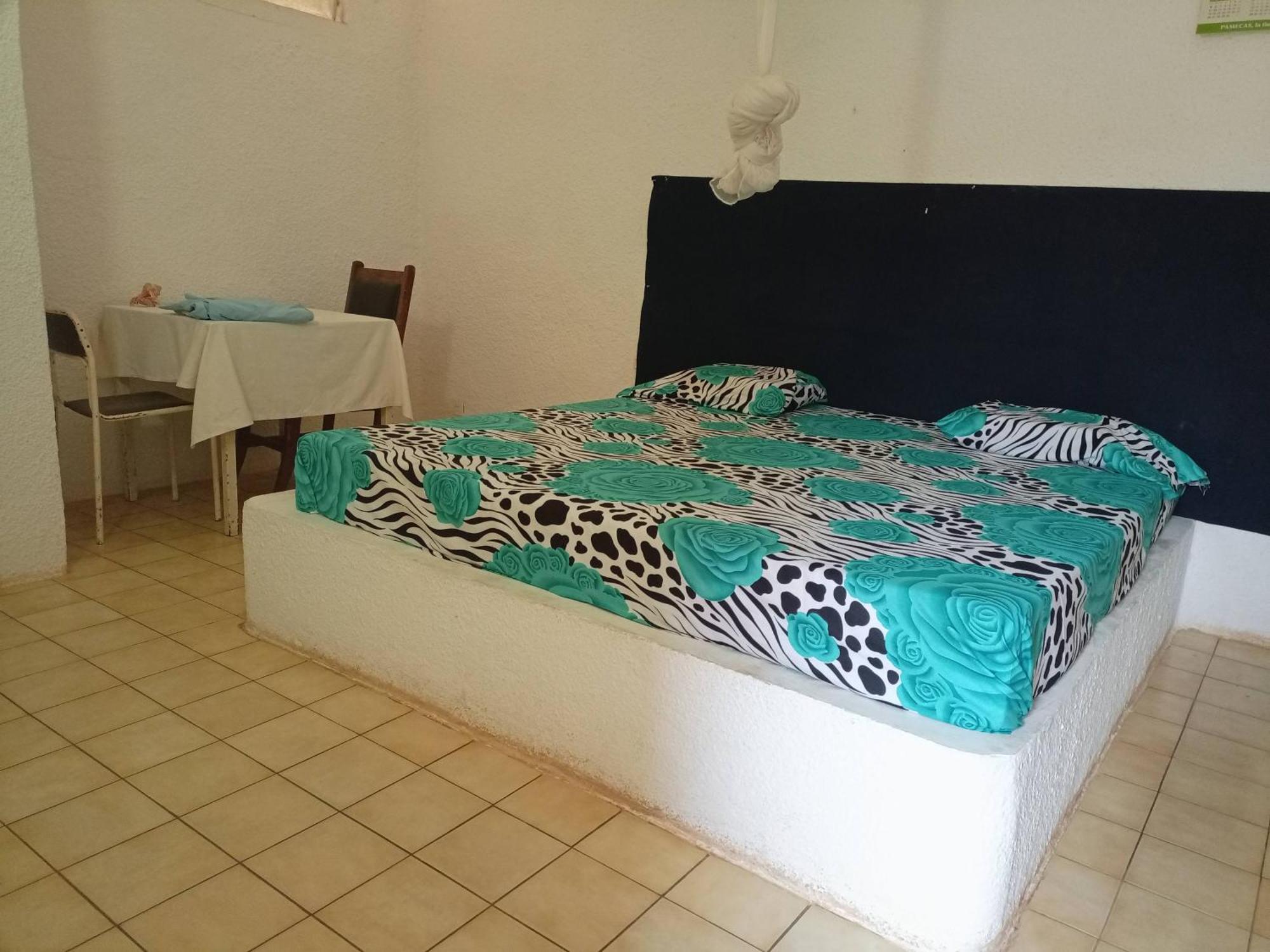 Hotel Chez Paolo à Toubab Dialo Extérieur photo